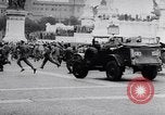 Standbild Student rally Unterstützung der ungarischen Revolution Rom Italien, 1956, aus Sekunde 40 historischem Filmmaterial Videoclip 65675036658