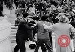 Standbild Student rally Unterstützung der ungarischen Revolution Rom Italien, 1956, aus Sekunde 42 historischem Filmmaterial Videoclip 65675036658