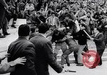 Standbild Student rally Unterstützung der ungarischen Revolution Rom Italien, 1956, aus Sekunde 47 historischem Filmmaterial Videoclip 65675036658