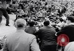 Standbild Student rally Unterstützung der ungarischen Revolution Rom Italien, 1956, aus Sekunde 49 historischem Filmmaterial Videoclip 65675036658