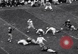 Immagine di Partita di calcio Iowa City Iowa USA, 1956, secondo 9 filmato di repertorio 65675036668