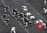 Immagine di Partita di calcio Iowa City Iowa USA, 1956, secondo 17 filmato di repertorio 65675036668