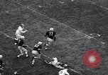 Immagine di Partita di calcio Iowa City Iowa USA, 1956, secondo 27 filmato di repertorio 65675036668