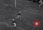 Immagine di Partita di calcio Iowa City Iowa USA, 1956, secondo 30 filmato di repertorio 65675036668