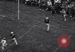 Immagine di Partita di calcio Iowa City Iowa USA, 1956, secondo 31 filmato di repertorio 65675036668