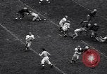 Immagine di Partita di calcio Iowa City Iowa USA, 1956, secondo 44 filmato di repertorio 65675036668