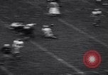Immagine di Partita di calcio Iowa City Iowa USA, 1956, secondo 45 filmato di repertorio 65675036668