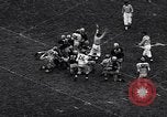 Immagine di Partita di calcio Iowa City Iowa USA, 1956, secondo 56 filmato di repertorio 65675036668