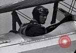 Immagine di Charles Lindbergh a bordo della USS Saratoga CV-3 Oceano Pacifico, 1929, secondo 10 filmato di repertorio 65675036681