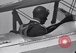 Immagine di Charles Lindbergh a bordo della USS Saratoga CV-3 Oceano Pacifico, 1929, secondo 15 filmato di repertorio 65675036681