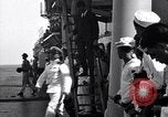 Immagine di Charles Lindbergh a bordo della USS Saratoga CV-3 Oceano Pacifico, 1929, secondo 17 filmato di repertorio 65675036681
