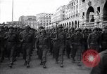 Image les troupes alliées marching Gênes Italie, 1945, de la seconde 3 séquences d'archives historiques vidéo 65675036691