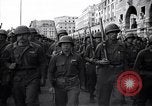 Image les troupes alliées marching Gênes Italie, 1945, de la seconde 5 séquences d'archives historiques vidéo 65675036691
