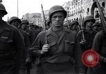 Image les troupes alliées marching Gênes Italie, 1945, de la seconde 7 séquences d'archives historiques vidéo 65675036691