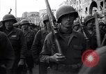Image les troupes alliées marching Gênes Italie, 1945, de la seconde 8 séquences d'archives historiques vidéo 65675036691