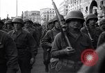Image les troupes alliées marching Gênes Italie, 1945, de la seconde 13 séquences d'archives historiques vidéo 65675036691