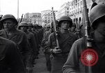 Image les troupes alliées marching Gênes Italie, 1945, de la seconde 15 séquences d'archives historiques vidéo 65675036691