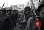 Image les troupes alliées marching Gênes Italie, 1945, de la seconde 16 séquences d'archives historiques vidéo 65675036691