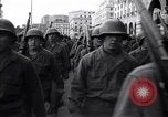 Image les troupes alliées marching Gênes Italie, 1945, de la seconde 17 séquences d'archives historiques vidéo 65675036691