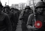 Image les troupes alliées marching Gênes Italie, 1945, de la seconde 19 séquences d'archives historiques vidéo 65675036691