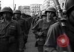 Image les troupes alliées marching Gênes Italie, 1945, de la seconde 21 séquences d'archives historiques vidéo 65675036691