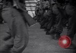 Image les troupes alliées marching Gênes Italie, 1945, de la seconde 35 séquences d'archives historiques vidéo 65675036691