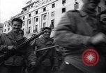 Image les troupes alliées marching Gênes Italie, 1945, de la seconde 56 séquences d'archives historiques vidéo 65675036691