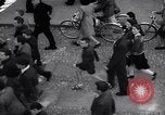 Image les partisans italiens round up plusieurs fonctionnaires fasciste Ivrea Italie, 1945, de la seconde 14 séquences d'archives historiques vidéo 65675036692