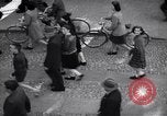 Image les partisans italiens round up plusieurs fonctionnaires fasciste Ivrea Italie, 1945, de la seconde 15 séquences d'archives historiques vidéo 65675036692