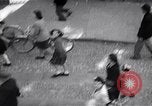 Image les partisans italiens round up plusieurs fonctionnaires fasciste Ivrea Italie, 1945, de la seconde 16 séquences d'archives historiques vidéo 65675036692