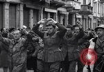 Image les partisans italiens round up plusieurs fonctionnaires fasciste Ivrea Italie, 1945, de la seconde 17 séquences d'archives historiques vidéo 65675036692