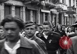 Image les partisans italiens round up plusieurs fonctionnaires fasciste Ivrea Italie, 1945, de la seconde 24 séquences d'archives historiques vidéo 65675036692