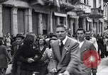 Image les partisans italiens round up plusieurs fonctionnaires fasciste Ivrea Italie, 1945, de la seconde 26 séquences d'archives historiques vidéo 65675036692