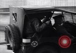 Image les partisans italiens round up plusieurs fonctionnaires fasciste Ivrea Italie, 1945, de la seconde 30 séquences d'archives historiques vidéo 65675036692