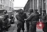 Image les partisans italiens round up plusieurs fonctionnaires fasciste Ivrea Italie, 1945, de la seconde 37 séquences d'archives historiques vidéo 65675036692