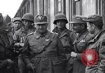 Image les partisans italiens round up plusieurs fonctionnaires fasciste Ivrea Italie, 1945, de la seconde 43 séquences d'archives historiques vidéo 65675036692