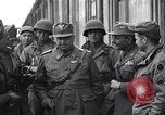 Image les partisans italiens round up plusieurs fonctionnaires fasciste Ivrea Italie, 1945, de la seconde 44 séquences d'archives historiques vidéo 65675036692
