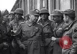 Image les partisans italiens round up plusieurs fonctionnaires fasciste Ivrea Italie, 1945, de la seconde 46 séquences d'archives historiques vidéo 65675036692