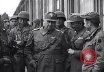 Image les partisans italiens round up plusieurs fonctionnaires fasciste Ivrea Italie, 1945, de la seconde 47 séquences d'archives historiques vidéo 65675036692