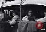 Image les partisans italiens round up plusieurs fonctionnaires fasciste Ivrea Italie, 1945, de la seconde 53 séquences d'archives historiques vidéo 65675036692