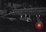 Immagine di Soldati britannici in gondole sul Canal Grande a Venezia Venezia Italia, 1945, secondo 3 filmato di repertorio 65675036696