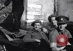 Immagine di Soldati britannici in gondole sul Canal Grande a Venezia Venezia Italia, 1945, secondo 27 filmato di repertorio 65675036696