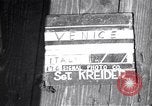 Image des soldats britanniques à visiter Venise Venise Italie, 1945, de la seconde 1 séquences d'archives historiques vidéo 65675036697