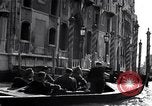 Image des soldats britanniques à visiter Venise Venise Italie, 1945, de la seconde 34 séquences d'archives historiques vidéo 65675036697