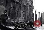 Image des soldats britanniques à visiter Venise Venise Italie, 1945, de la seconde 37 séquences d'archives historiques vidéo 65675036697