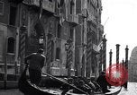 Image des soldats britanniques à visiter Venise Venise Italie, 1945, de la seconde 39 séquences d'archives historiques vidéo 65675036697