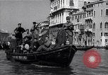 Image des soldats britanniques à visiter Venise Venise Italie, 1945, de la seconde 49 séquences d'archives historiques vidéo 65675036697