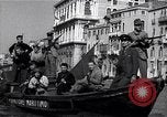 Image des soldats britanniques à visiter Venise Venise Italie, 1945, de la seconde 52 séquences d'archives historiques vidéo 65675036697