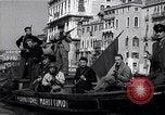 Image des soldats britanniques à visiter Venise Venise Italie, 1945, de la seconde 53 séquences d'archives historiques vidéo 65675036697