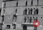 Image des soldats britanniques à visiter Venise Venise Italie, 1945, de la seconde 59 séquences d'archives historiques vidéo 65675036697